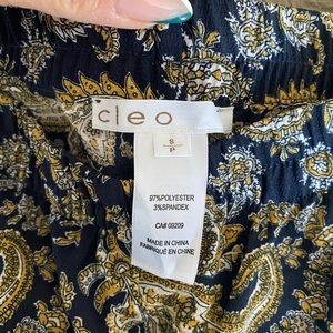 Like new, worn once for photos. Cleo elastic waist pants.